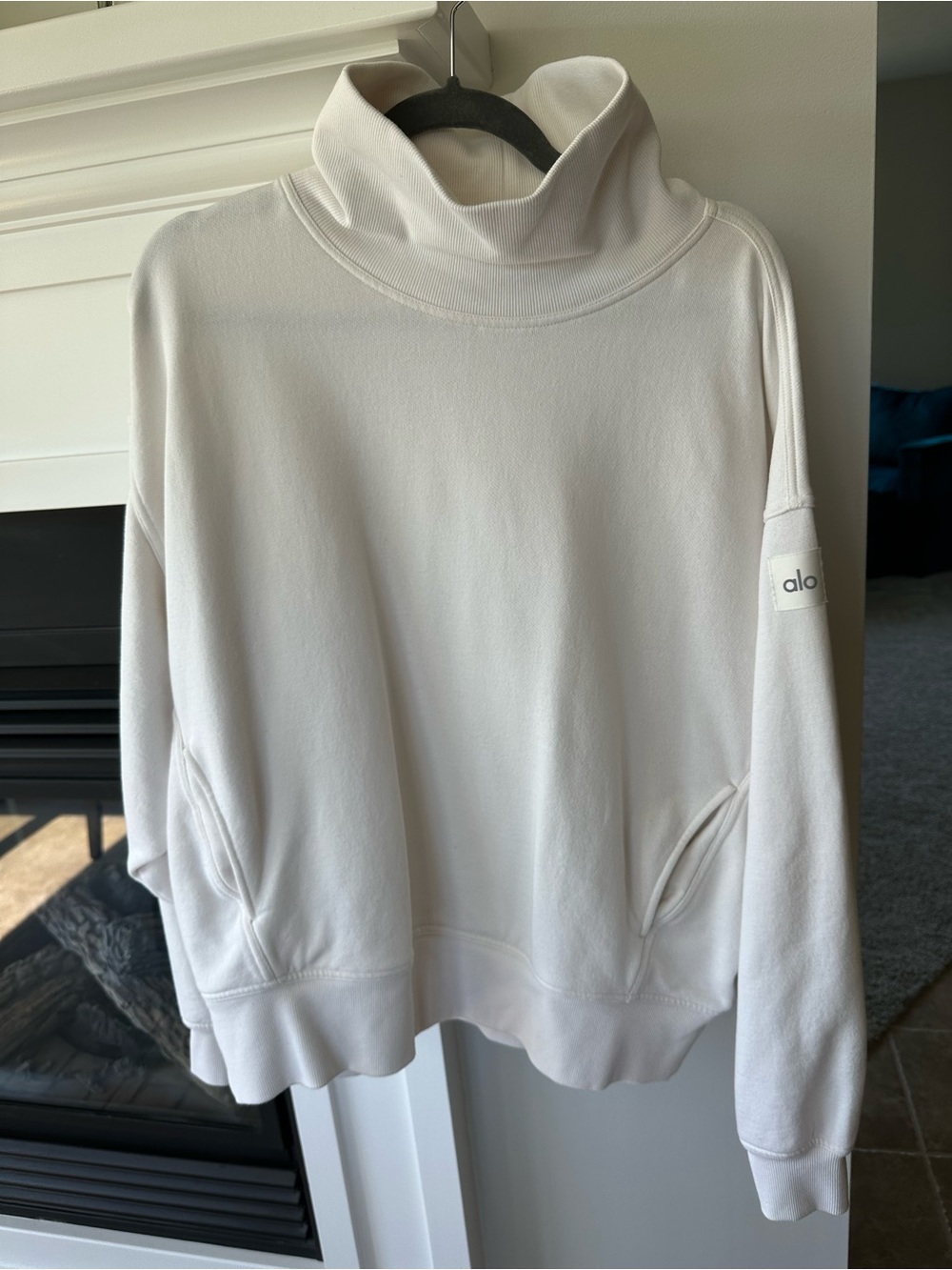 Alo Hazy Neck Pullover